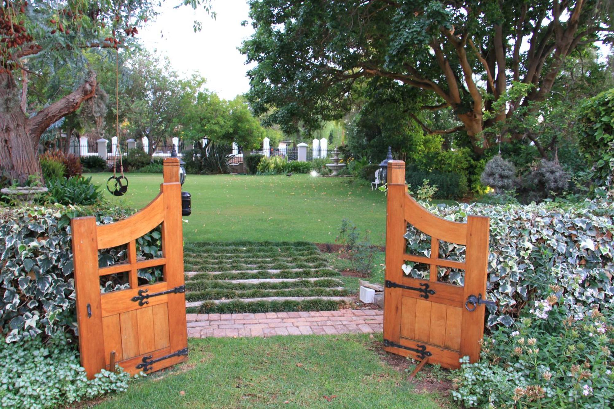 La Pension Guest House Oudtshoorn Exterior photo