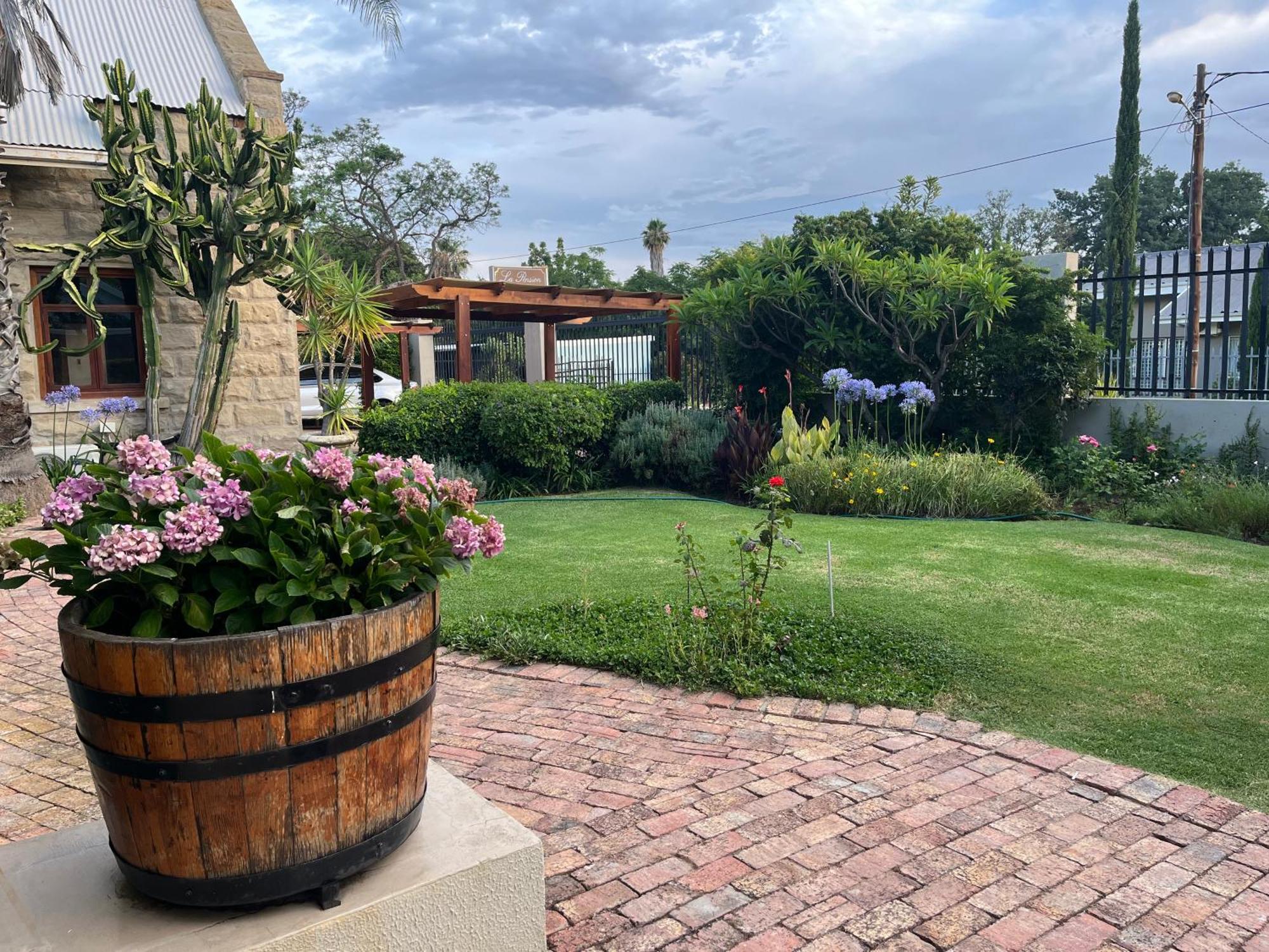 La Pension Guest House Oudtshoorn Exterior photo