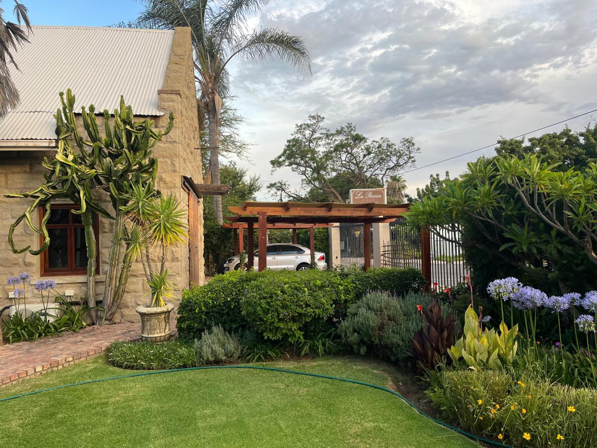 La Pension Guest House Oudtshoorn Exterior photo