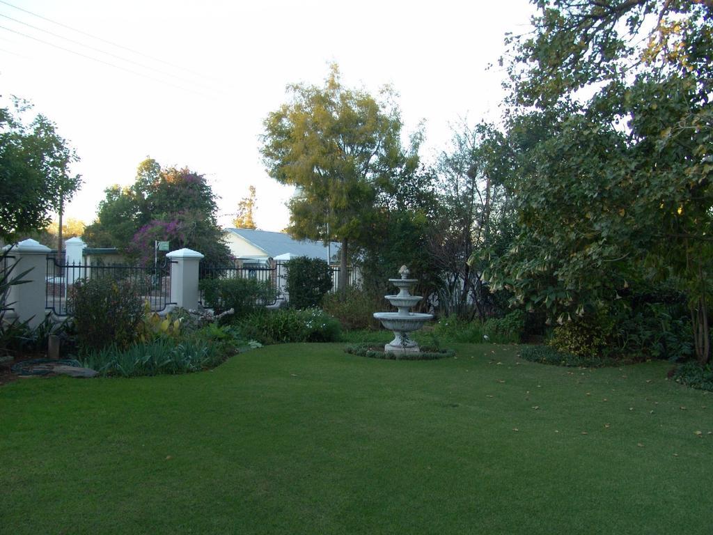 La Pension Guest House Oudtshoorn Exterior photo